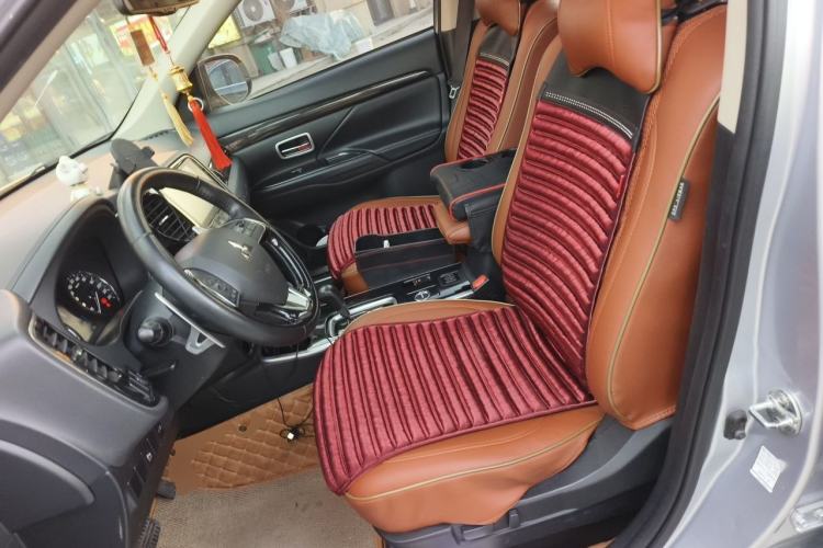 Used Mitsubishi Outlander 2018 2.4L 4x4 Elite Edition 5 Seats Left Front Seat