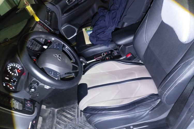 Used Mitsubishi Outlander 2018 2.4L 4x4 Elite Edition 5 Seats Left Front Seat