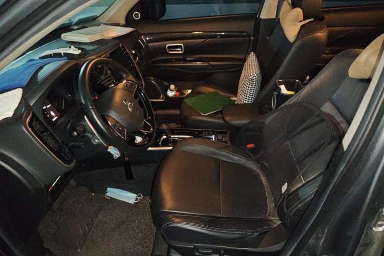 Used Mitsubishi Outlander 2018 2.4L 4x4 Elite Edition 5 Seats Left Front Seat