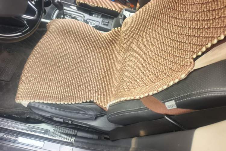 Used Mitsubishi Outlander 2018 2.4L 4x4 Elite Edition 5 Seats Left Front Seat