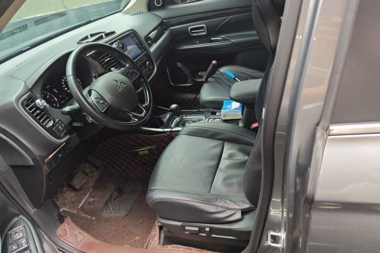 Used Mitsubishi Outlander 2018 2.4L 4x4 Elite Edition 5 Seats Left Front Seat