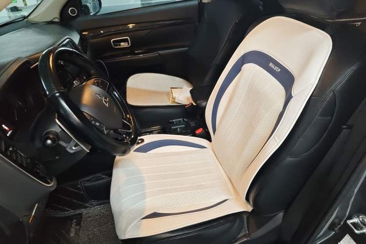 Used Mitsubishi Outlander 2018 2.4L 4x4 Luxury Edition 7-Seater Left Front Seat