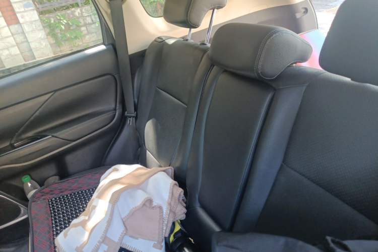 Used Mitsubishi Outlander 2018 2.0L Two-Wheel Drive Glory Edition 5 Seats Left Rear Seat