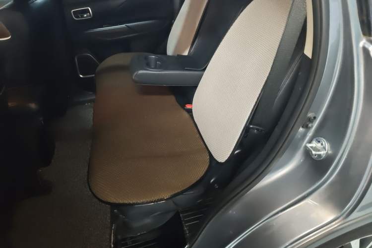 Used Mitsubishi Outlander 2018 2.4L 4x4 Luxury Edition 7-Seater Left Rear Seat
