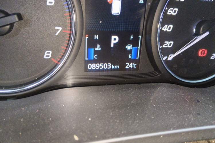 Used Mitsubishi Outlander 2018 2.4L 4x4 Elite Edition 5 Seats Odometer Close Up