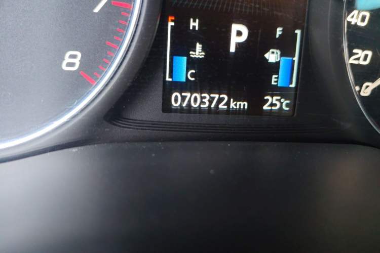Used Mitsubishi Outlander 2018 2.4L 4x4 Elite Edition 5 Seats Odometer Close Up