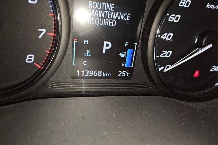 Used Mitsubishi Outlander 2018 2.4L 4x4 Elite Edition 5 Seats Odometer Close Up