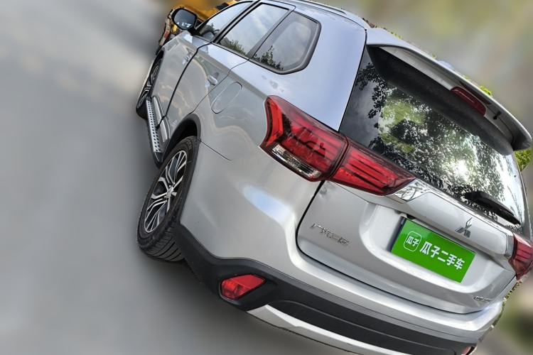 Used Mitsubishi Outlander 2018 2.0L Two-Wheel Drive Glory Edition 5 Seats Rear Left 45 Deg