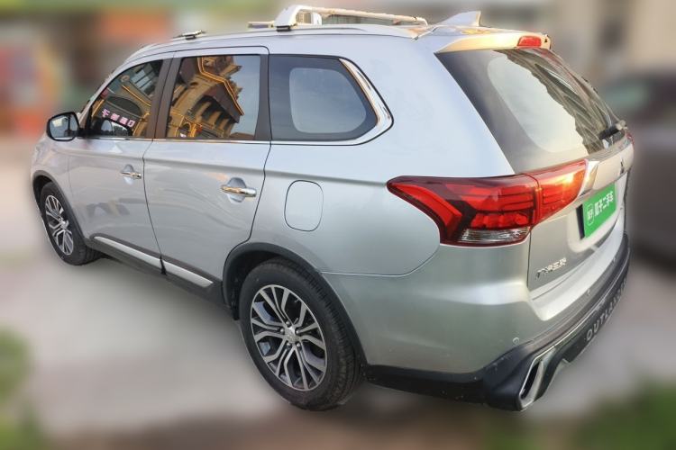Used Mitsubishi Outlander 2018 2.4L 4x4 Elite Edition 5 Seats Rear Left 45 Deg