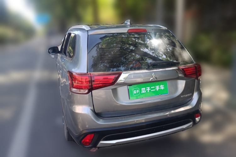 Used Mitsubishi Outlander 2018 2.0L Two-Wheel Drive Glory Edition 5 Seats Rear Left 45 Deg