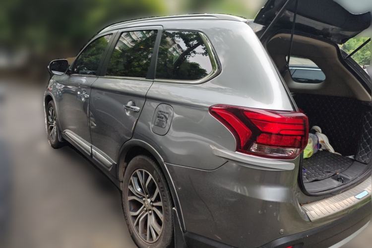 Used Mitsubishi Outlander 2018 2.4L 4x4 Elite Edition 5 Seats Rear Left 45 Deg