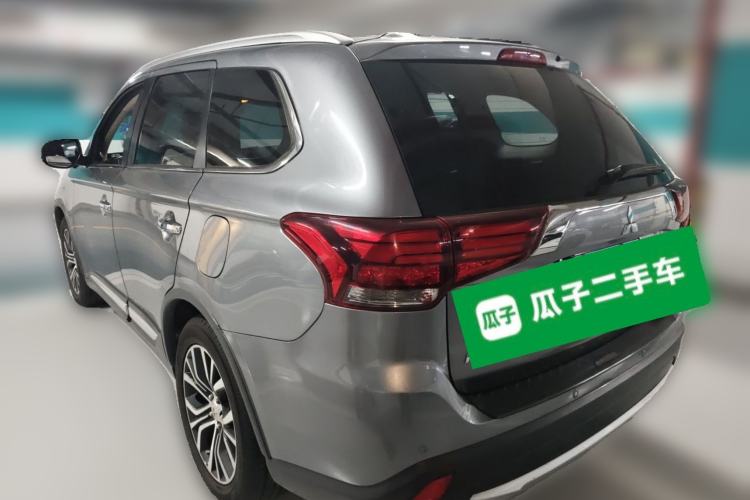 Used Mitsubishi Outlander 2018 2.4L 4x4 Luxury Edition 7-Seater Rear Left 45 Deg