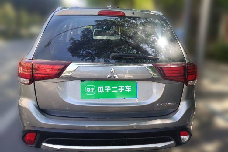 Used Mitsubishi Outlander 2018 2.0L Two-Wheel Drive Glory Edition 5 Seats Rear