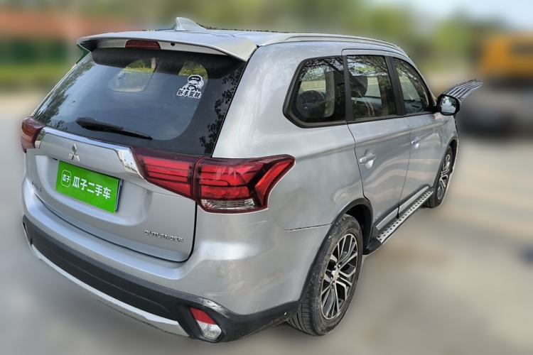 Used Mitsubishi Outlander 2018 2.0L Two-Wheel Drive Glory Edition 5 Seats Rear Right 45 Deg