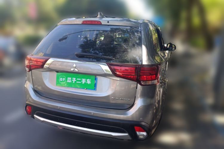 Used Mitsubishi Outlander 2018 2.0L Two-Wheel Drive Glory Edition 5 Seats Rear Right 45 Deg