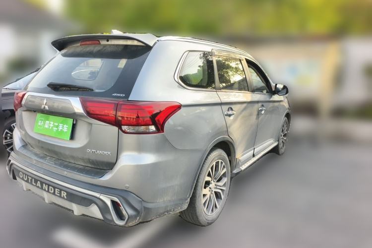 Used Mitsubishi Outlander 2018 2.4L 4x4 Elite Edition 5 Seats Rear Right 45 Deg