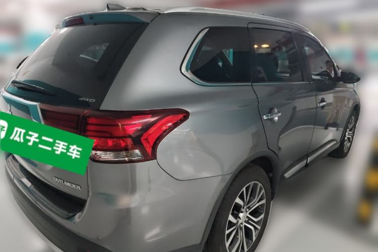 Used Mitsubishi Outlander 2018 2.4L 4x4 Luxury Edition 7-Seater Rear Right 45 Deg