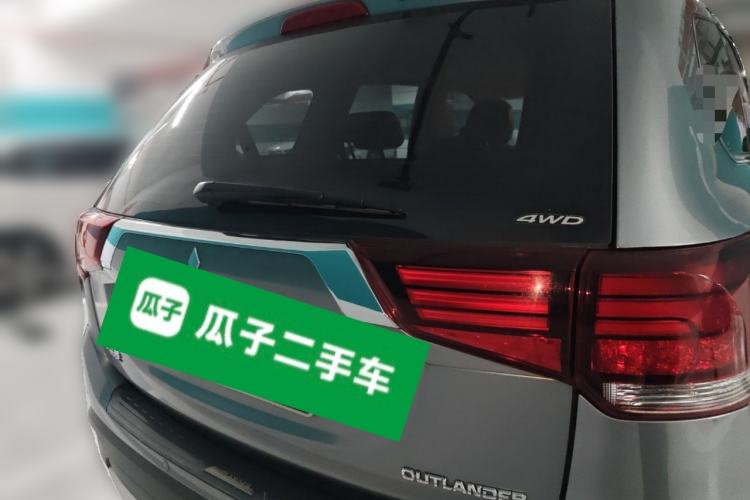 Used Mitsubishi Outlander 2018 2.4L 4x4 Luxury Edition 7-Seater Rear