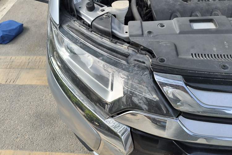 Used Mitsubishi Outlander 2018 2.0L Two-Wheel Drive Glory Edition 5 Seats Right Front Headlight