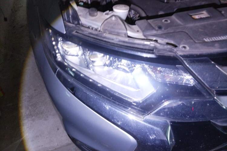 Used Mitsubishi Outlander 2018 2.4L 4x4 Elite Edition 5 Seats Right Front Headlight