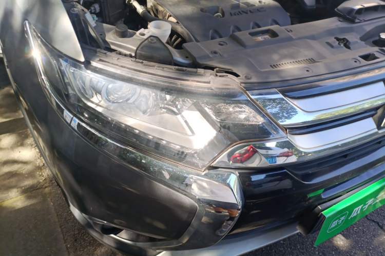 Used Mitsubishi Outlander 2018 2.0L Two-Wheel Drive Glory Edition 5 Seats Right Front Headlight