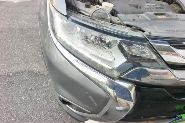 Used Mitsubishi Outlander 2018 2.4L 4x4 Elite Edition 5 Seats Right Front Headlight