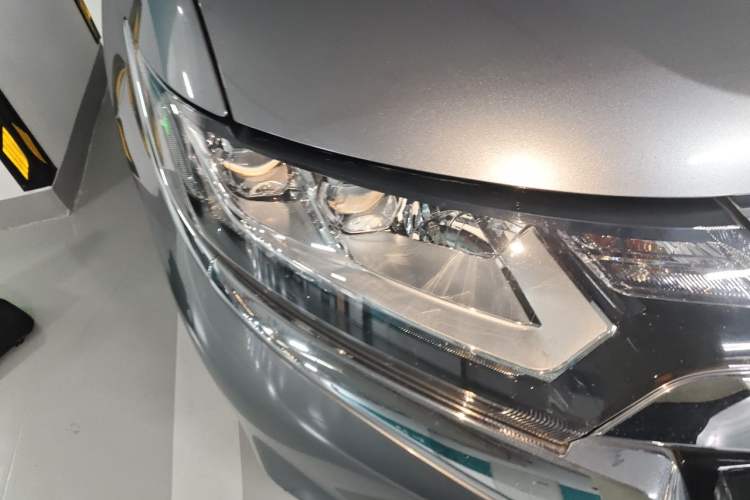 Used Mitsubishi Outlander 2018 2.4L 4x4 Luxury Edition 7-Seater Right Front Headlight
