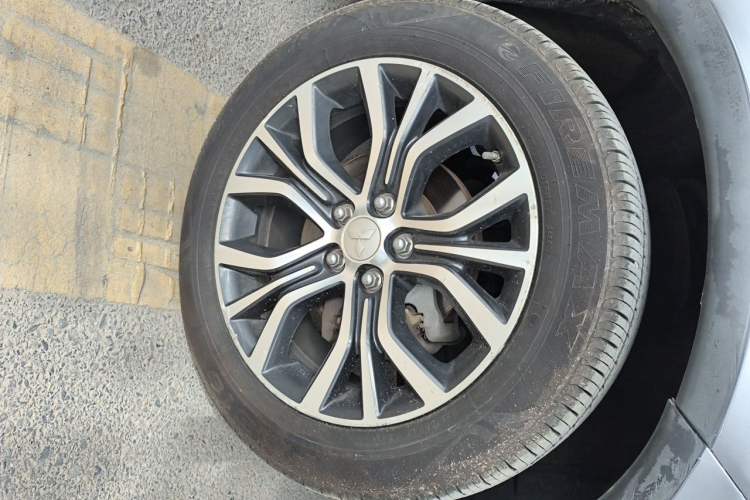 Used Mitsubishi Outlander 2018 2.0L Two-Wheel Drive Glory Edition 5 Seats Right Front Wheel Hub