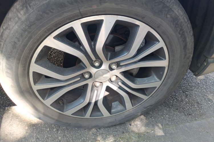 Used Mitsubishi Outlander 2018 2.0L Two-Wheel Drive Glory Edition 5 Seats Right Front Wheel Hub