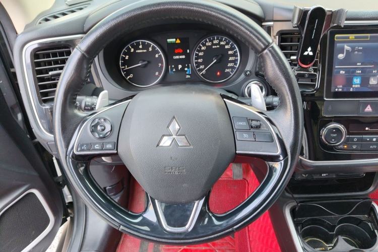 Used Mitsubishi Outlander 2018 2.4L 4x4 Elite Edition 5 Seats Steering Wheel