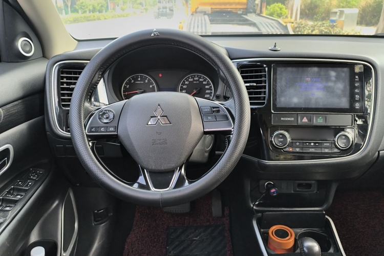 Used Mitsubishi Outlander 2018 2.0L Two-Wheel Drive Glory Edition 5 Seats Steering Wheel