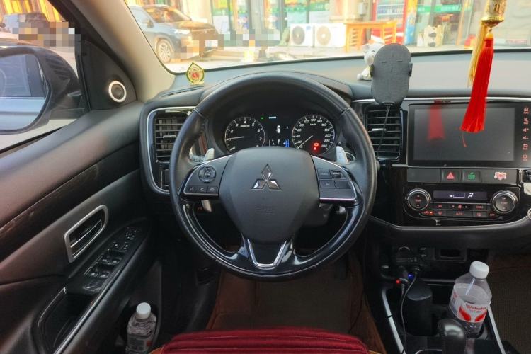 Used Mitsubishi Outlander 2018 2.4L 4x4 Elite Edition 5 Seats Steering Wheel