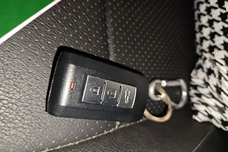 Used Mitsubishi Outlander 2018 2.4L 4x4 Elite Edition 5 Seats Vehicle Key