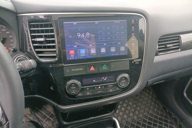 Used Mitsubishi Outlander 2018 2.0L Two-Wheel Drive Glory Edition 5 Seats Audio And AC Panel