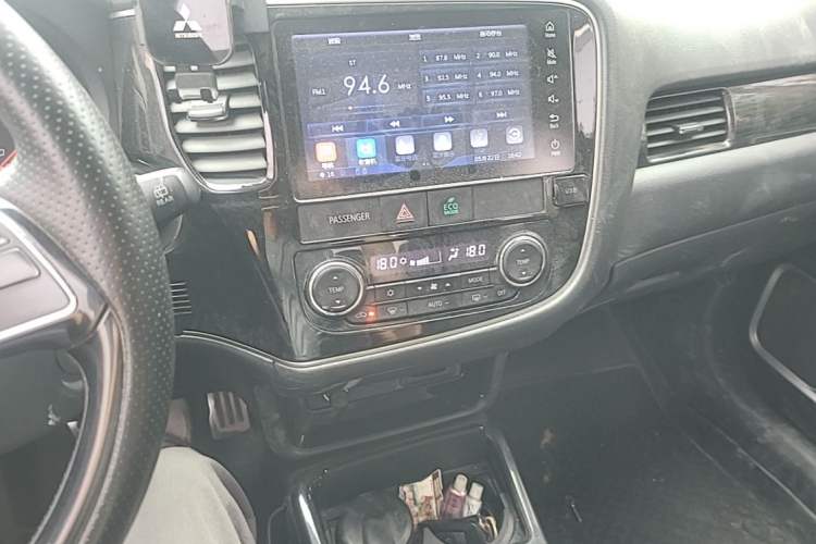Used Mitsubishi Outlander 2018 2.0L Two-Wheel Drive Glory Edition 5 Seats Audio And AC Panel