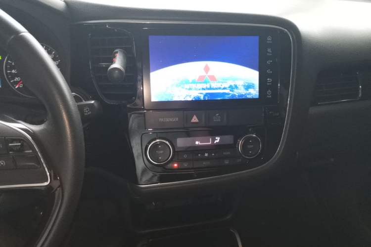 Used Mitsubishi Outlander 2018 2.0L Two-Wheel Drive Glory Edition 5 Seats Audio And AC Panel