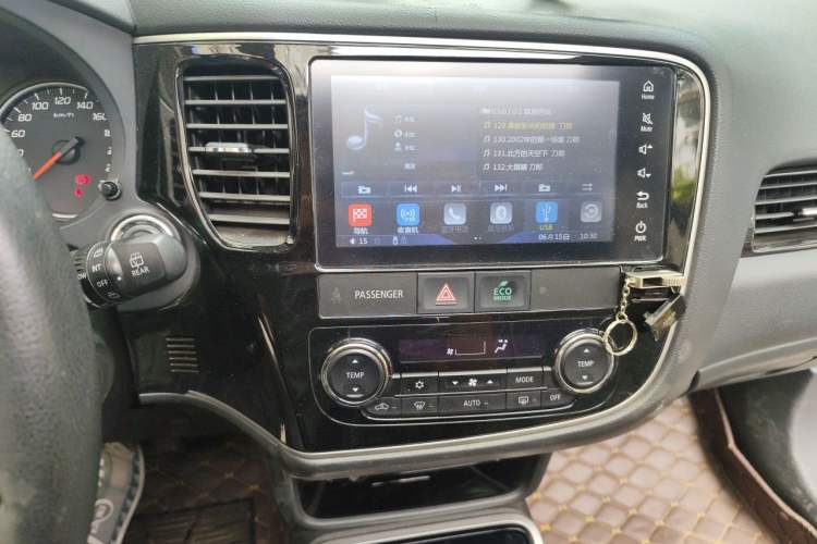 Used Mitsubishi Outlander 2018 2.0L Two-Wheel Drive Glory Edition 5 Seats Audio And AC Panel