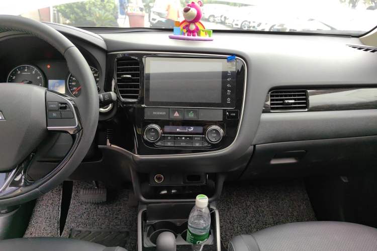 Used Mitsubishi Outlander 2018 2.0L Two-Wheel Drive Glory Edition 5 Seats Audio And AC Panel