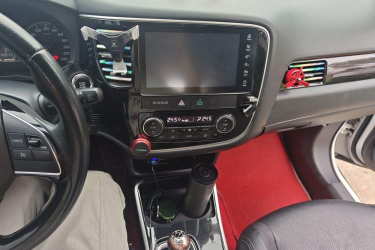 Used Mitsubishi Outlander 2018 2.0L Two-Wheel-Drive Jiale Edition 7-Seater Audio And AC Panel
