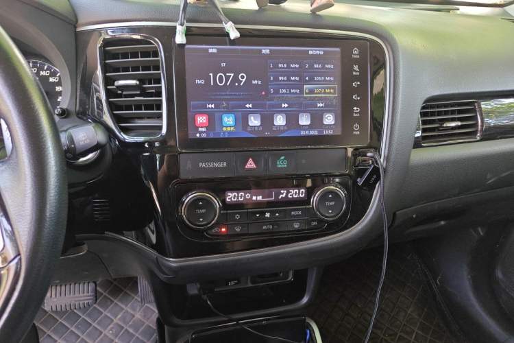 Used Mitsubishi Outlander 2018 2.4L 4x4 Elite Edition 5 Seats Audio And AC Panel