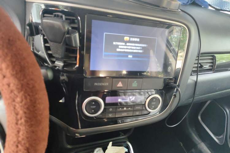 Used Mitsubishi Outlander 2018 2.4L 4x4 Luxury Edition 7-Seater Audio And AC Panel
