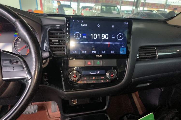 Used Mitsubishi Outlander 2018 2.0L Two-Wheel Drive Glory Edition 5 Seats Audio And AC Panel