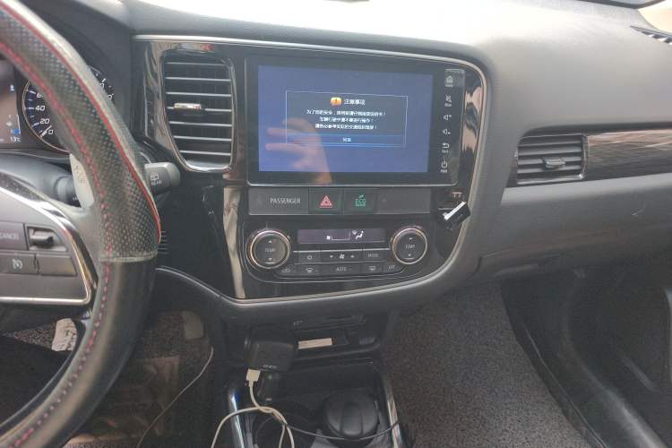 Used Mitsubishi Outlander 2018 2.4L 4x4 Elite Edition 5 Seats Audio And AC Panel