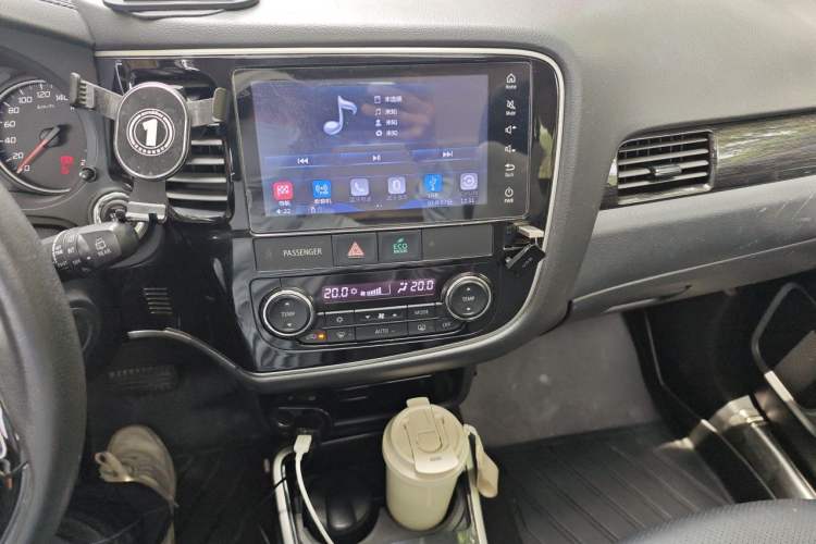Used Mitsubishi Outlander 2018 2.0L Two-Wheel Drive Glory Edition 5 Seats Audio And AC Panel