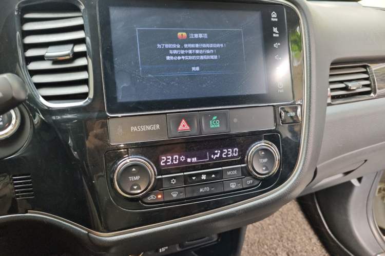Used Mitsubishi Outlander 2018 2.4L 4x4 Elite Edition 5 Seats Audio And AC Panel