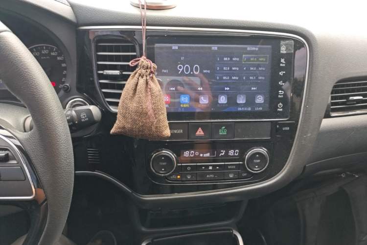 Used Mitsubishi Outlander 2018 2.0L Two-Wheel Drive Glory Edition 5 Seats Audio And AC Panel