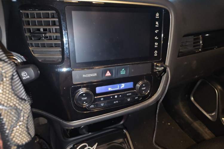 Used Mitsubishi Outlander 2018 2.0L Two-Wheel Drive Glory Edition 5 Seats Audio And AC Panel