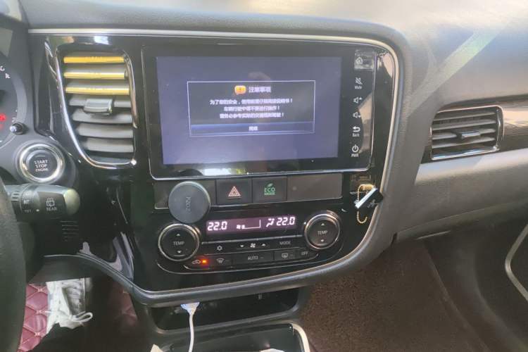 Used Mitsubishi Outlander 2018 2.4L 4x4 Elite Edition 5 Seats Audio And AC Panel