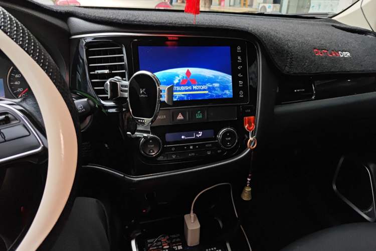 Used Mitsubishi Outlander 2018 2.0L Two-Wheel Drive Glory Edition 5 Seats Audio And AC Panel