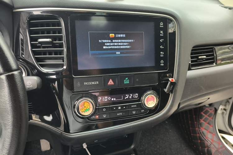 Used Mitsubishi Outlander 2018 2.4L 4x4 Luxury Edition 7-Seater Audio And AC Panel